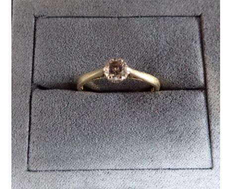 A DIAMOND SOLITAIRE RING (c 0.33ct) on an 18ct yellow gold shank, ring size P-Q