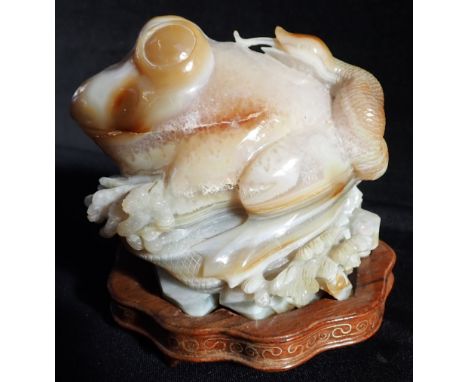 A CARVED 'JADE' FROG, ON HARDWOOD STAND 