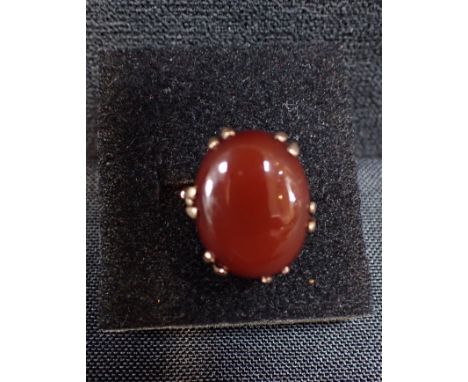 A 9ct GOLD and CARNELIAN RING 