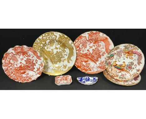 A Royal Crown Derby Gold Aves pattern dinner plate, 27cm, printed mark, second quality; two Olde Avesbury pattern side plates