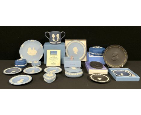 A Wedgwood Portland Blue Jasper two handled loving mug, Royal Golden Wedding 1947 - 1997, limited edition 8/1,000, certificat
