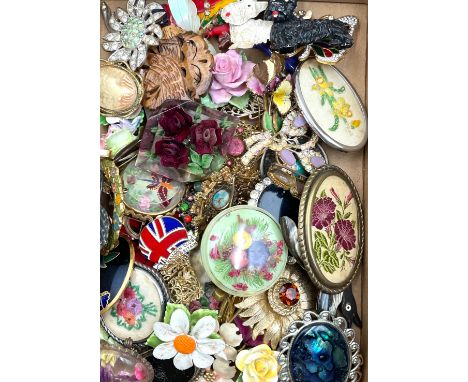 A selection of costume brooches, to include a rare 1940's double scotty dog brooch, a vintage reverse carved lucite brooch of