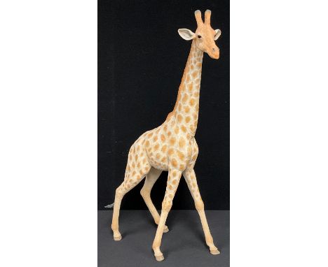 A large Country Artists resin model of a giraffe, The Natural World Series, for Brooks &amp; Bentley, limited edition CA00347