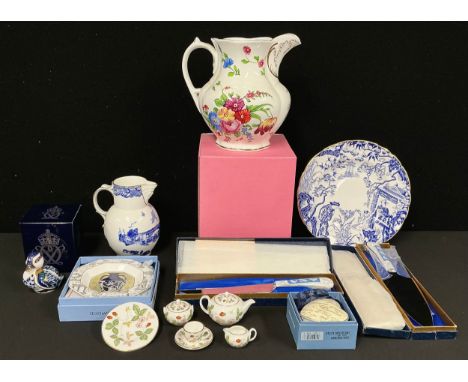 A Wedgwood Wild Strawberries pattern miniature tea set; a Wedgwood trinket tray, "The Wedgwood Story", certificate, boxed; a 