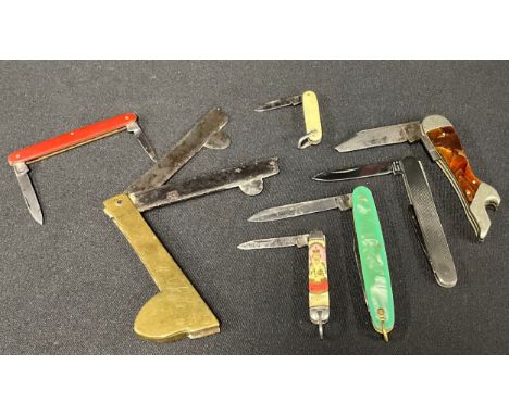 A 19th century blood letting fleam; a novelty pen knife, as a leg and shoe; other penknives (7)
