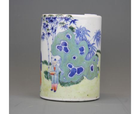 A Chinese hand painted porcelain brush pot decorated with scholars admiring a scroll, H. 15cm. Dia. 12cm.