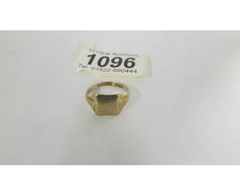 A 9ct gold ring, size P. 3.3 grams.