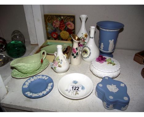 Miscellaneous vintage pottery including Wedgwood, Carlton Ware etc