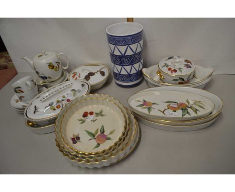 Quantity of Royal Worcester Evesham pattern table wares