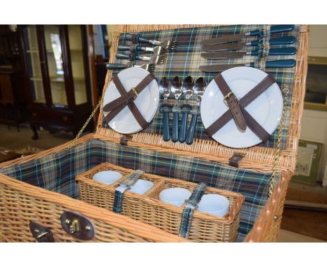 Fitted wicker picnic hamper