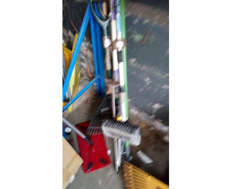2 bundles of garden tools 