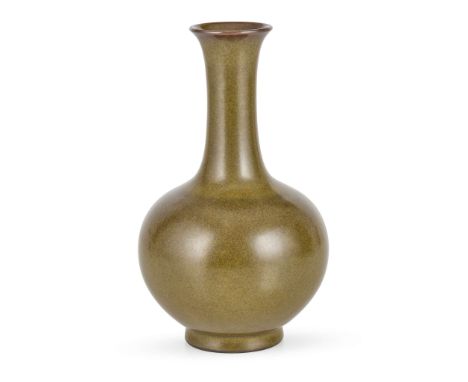  CHINESE TEADUST-GLAZED BOTTLE VASE QIANLONG MARK BUT 19TH-20TH CENTURY 十九至二十世紀 乾隆款 茶葉末釉撇口瓶the body of globular form rising t