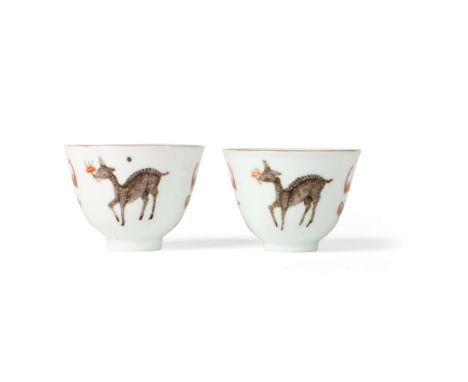  PAIR OF CHINESE FAMILLE ROSE 'DEER AND BAT' CUPS GUANGXU MARK, 20TH CENTURY 二十世紀 光緒款 粉彩祥鹿福慶對杯each painted on the exterior wi