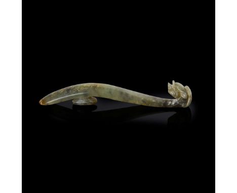  [PRIVATE ENGLISH COLLECTION, ENGLAND] CHINESE GREYISH CELADON WITH RUSSET INCLUSIONS BELT HOOK MING DYNASTY, 17TH CENTURY 明 