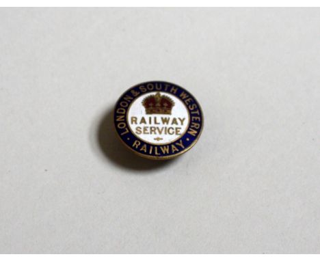 London & South Western Railway WWI Railway service enamel lapel badge by W. A. Wylie & Co.no. O305
