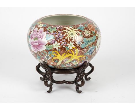 A Chinese Qianlong seal marked bowl, likely late 19th / early 20th Century, overglaze polychrome enamel, decorated with a pro