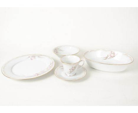 Noritake Sonata Design Tea and Dinner Ware, floral design table ware including, dinner plates, bowls, side plates, serving bo