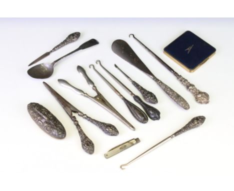 Silver handled items to include two pairs of glove stretchers, a shoe horn, four button hooks, Irish silver spoon etc 