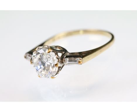 Cubic zirconia 9ct gold ring, round brilliant cut cubic zirconia to centre, diameter approx 8mm, rectangular CZ to each shoul