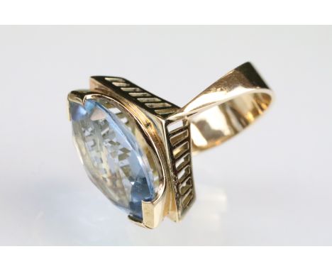 Blue topaz 9ct gold ring, the marquise cut blue topaz measuring approx 18.5 x 12mm, tapered shoulders, ring size N 