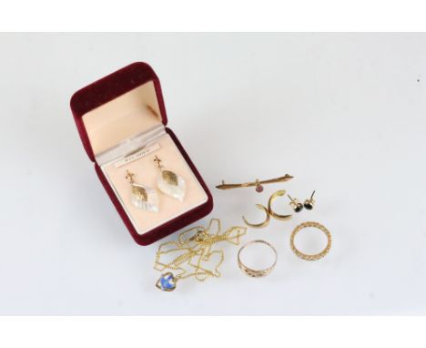 Paste 9ct gold eternity ring; a 9ct gold ring, stones missing; a blue enamelled bird heart shaped pendant with gold plated ch