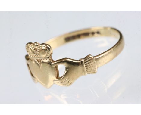 9ct yellow gold claddagh ring, size M 