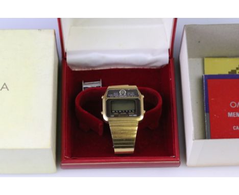 Omega Memomaster gold plated digital wristwatch, LCD digital display aperture, quartz movement, two adjusting pushers on each