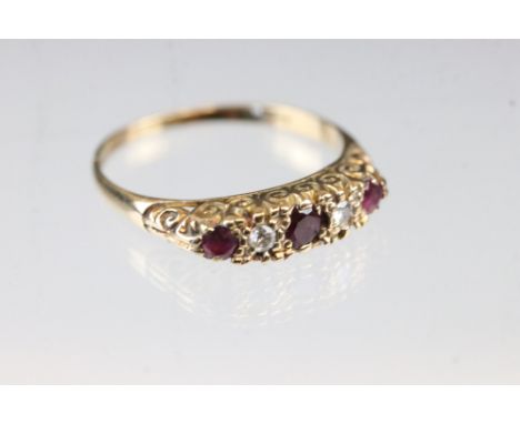 Red spinel and diamond 9ct yellow gold boat head ring, three graduated small round mixed cut spinel, two small round brillian