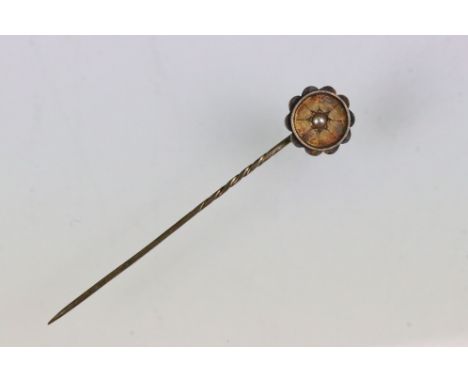 Seed pearl 15ct yellow gold stick pin, circular head with seed pearl to the centre 