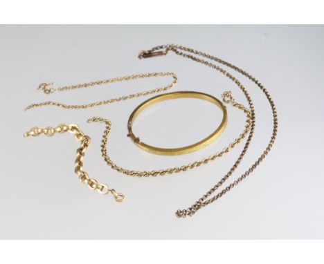 Group of 9ct gold chain pieces to include two rope twist examples (hallmarked to jump links), and an unmarked reeded chain fr