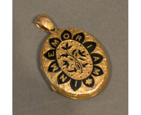 A Yellow Metal Oval Mourning Locket Enamel Set 