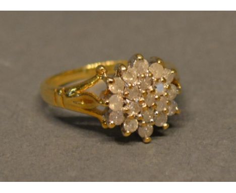 An 18ct. Gold Diamond Cluster Ring, Claw Set 