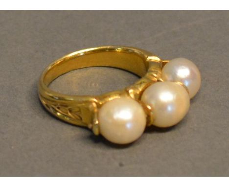 A Heavy Yellow Metal Ring Set Three Pearls, 8.8g 
