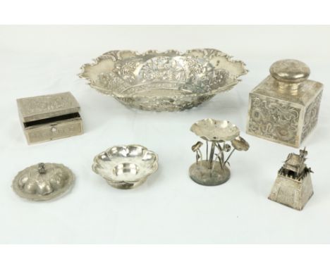 A pierced Japanese silver Export Bowl, 568gr. a square Japanese Export silver Inkstand, with dragon panels and hinged cover, 