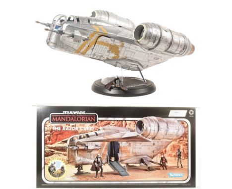 Star Wars - The Mandalorian - Haslab - The Vintage Collection action figure playset 'The Razor Crest'. 100% complete, includi