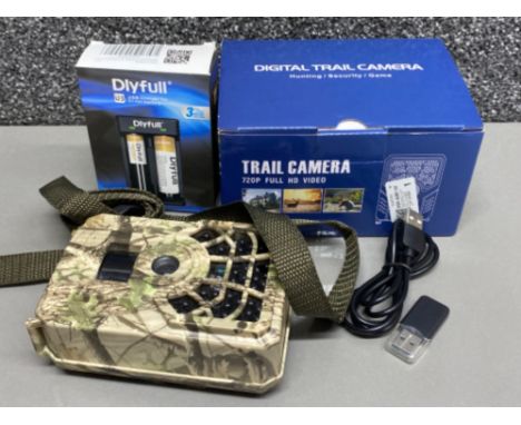 Digital Trail camera (720p full HD video) with Dlyfull battery charger pack