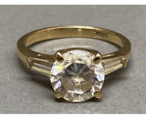 14ct yellow gold ring comprising of a large centre CZ stone &amp; shoulder stones, size K, 3.1g