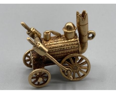 9ct gold steam engine pendant 6.2g