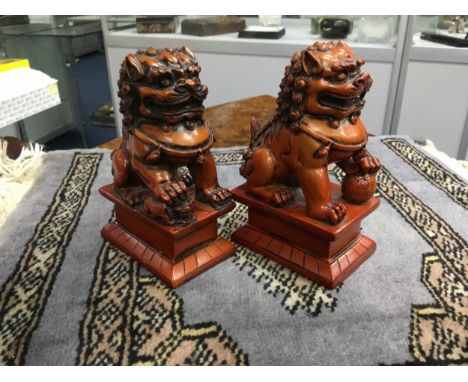 PAIR OF CHINESE RED RESIN FOE DOGS, 12cm high, along with enamel vase