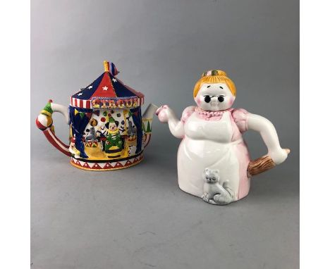 GROUP OF NOVELTY CERAMIC TEAPOTS