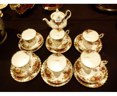 Royal Albert Old Country Roses 19 piece tea service with teapot 