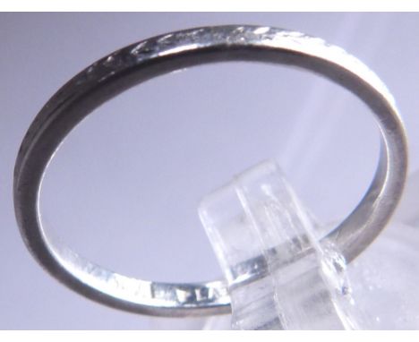 Platinum band ring, size K,  1.9g 