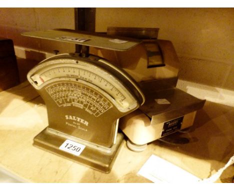 Set of vintage Salter postal scales and an Avery coin scale 