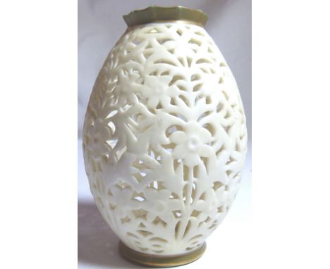 Small reticulated Royal Worcester vase, H: 10 cm