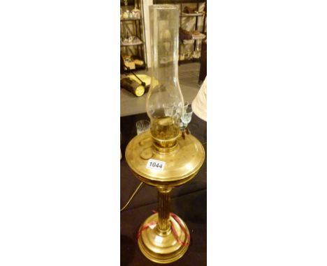 Heavy brass and glass paraffin lamp 