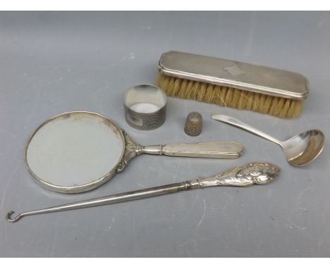 Mixed Lot: silverwares to include clothes brush, button hook, hand mirror, engine turned napkin ring, thimble and caddy spoon