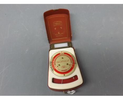 Carl Zeiss Ikon light meter in original case 