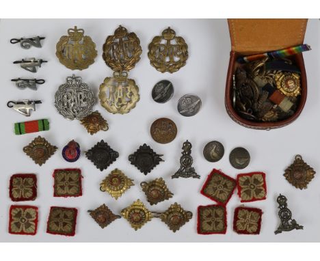 WW1/WW2 British army/Air Force buttons, badges, and stud box containing officers dog tags and pips, buttons, and badges
