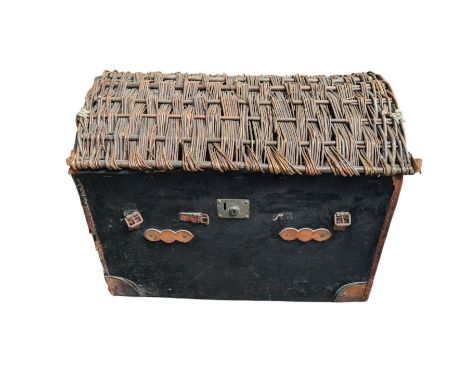 Wicker trunk