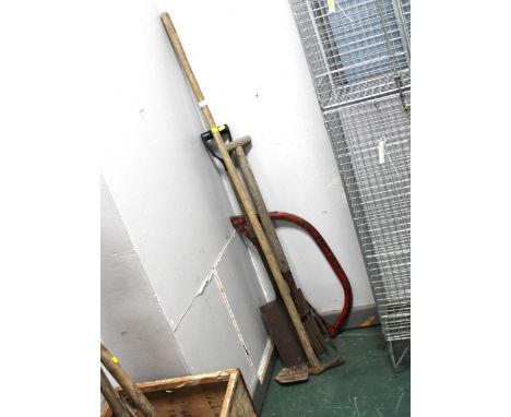 Quantity of garden hand tools